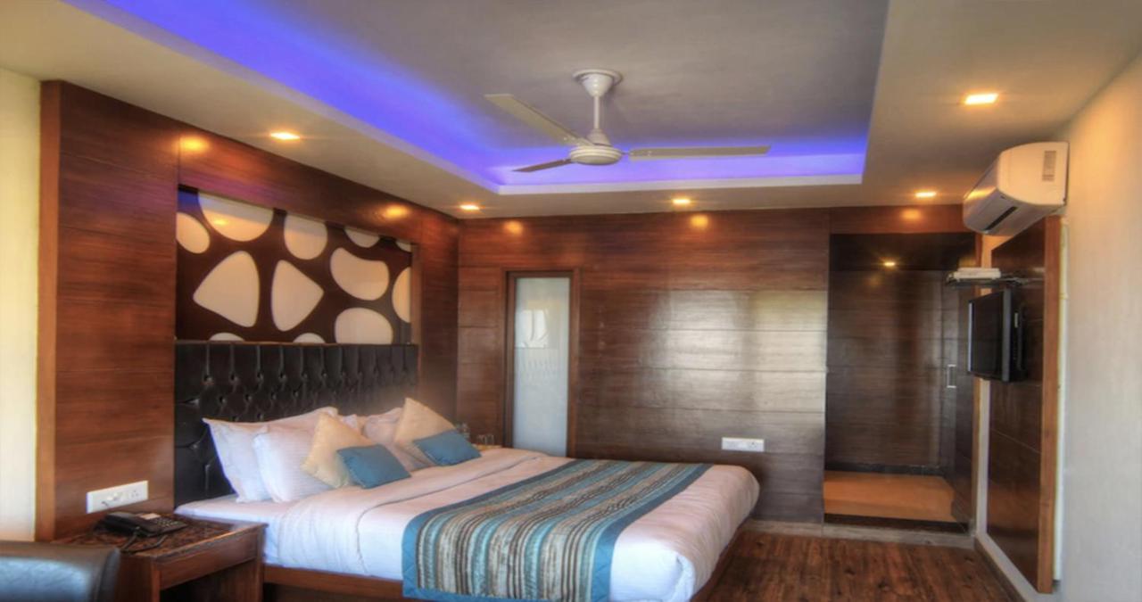 Sanobar The Midtown Hotel Мусори Екстериор снимка