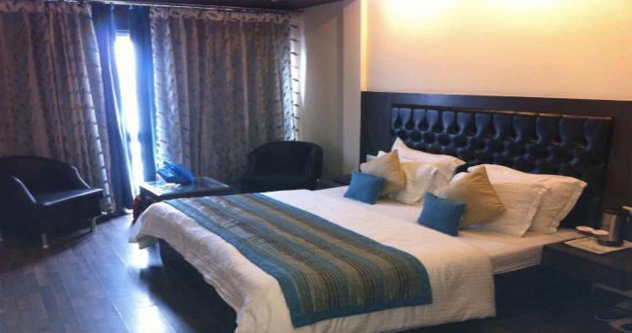 Sanobar The Midtown Hotel Мусори Екстериор снимка
